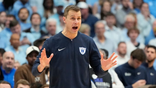 Duke basketball head coach Jon Scheyer